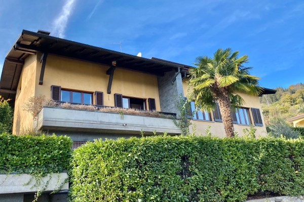 VILLA CADEGLIANO